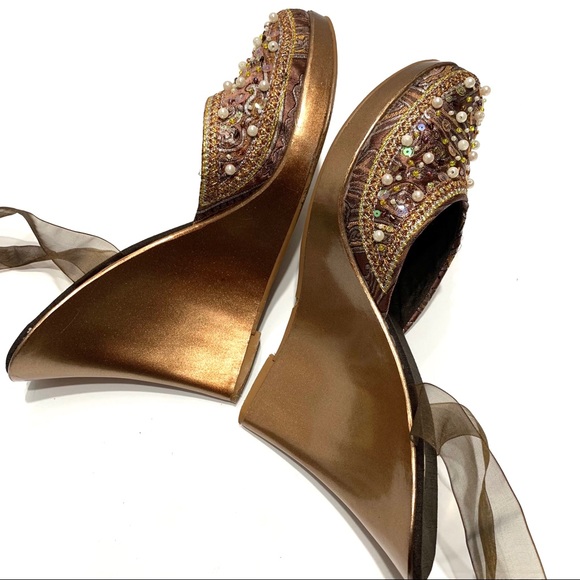 ROUGE VINTAGE PLATFORM LACE UP CLOSED TOE WEDGE WITH BEADED SEQUINS DETAIL - Picture 5 of 15